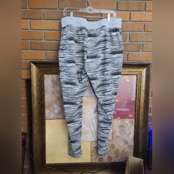 Zumba Fitness Gray and White Joggers XL & A New Day Cardigan - Picture 7 of 14